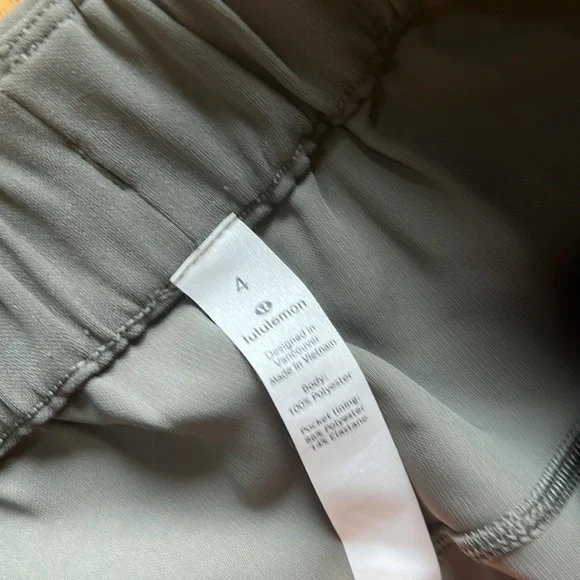 LULULEMON SKIRT SIZE 4! LIGHTLY WORN! - Picture 3 of 3